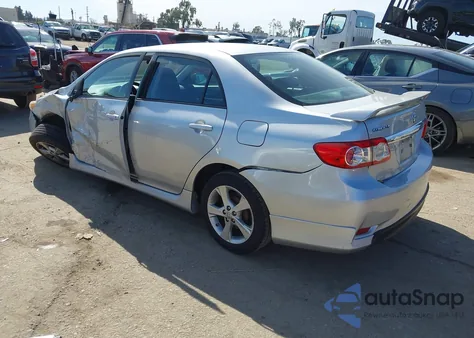 2013 Toyota Corolla S z USA, uszkodzony, nr VIN 5YFBU4EE2DP191084